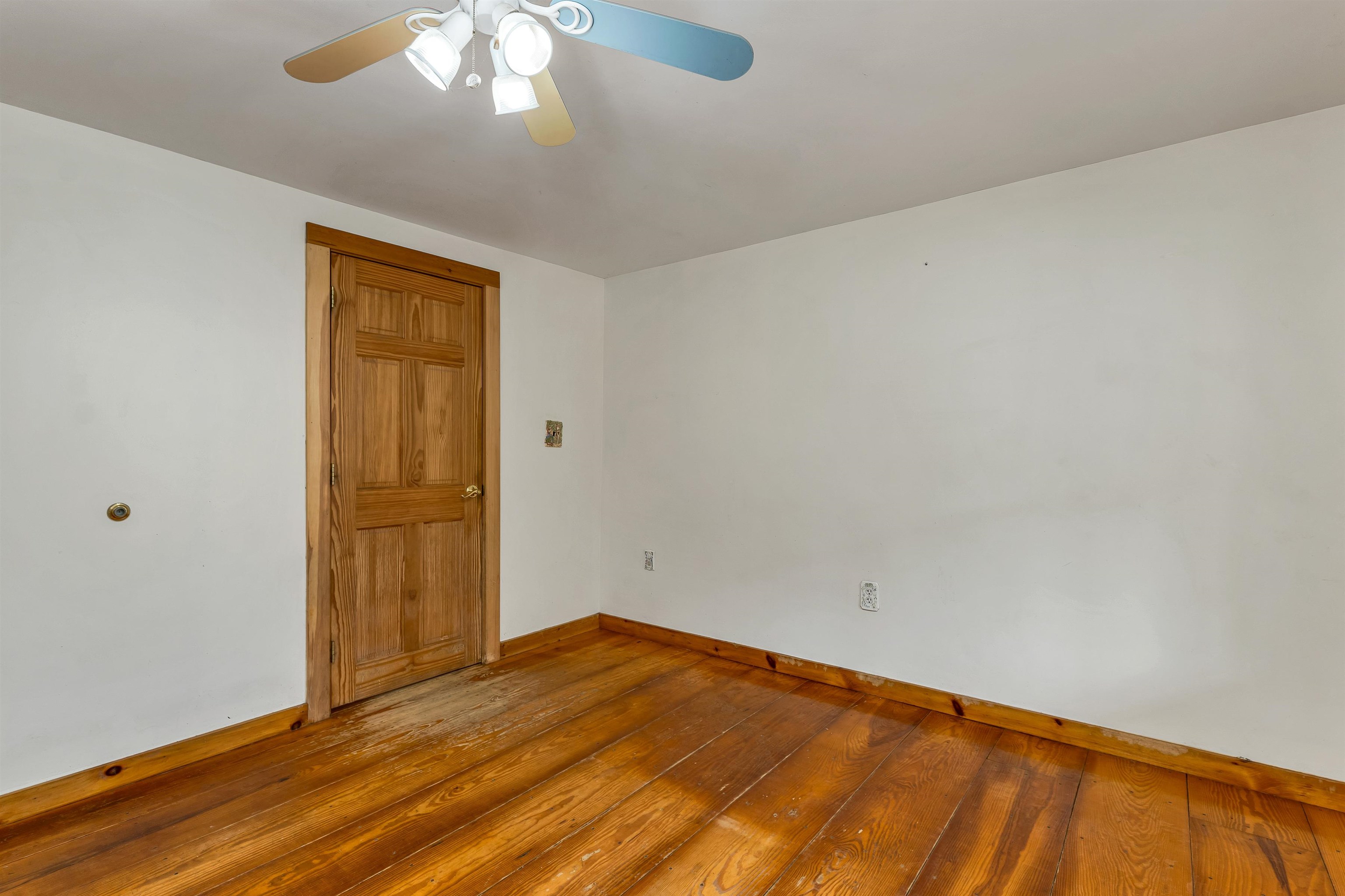 Claremont, New Hampshire 03743, United States, 4 Bedrooms Bedrooms, ,1 BathroomBathrooms,Residential,Pending,213554