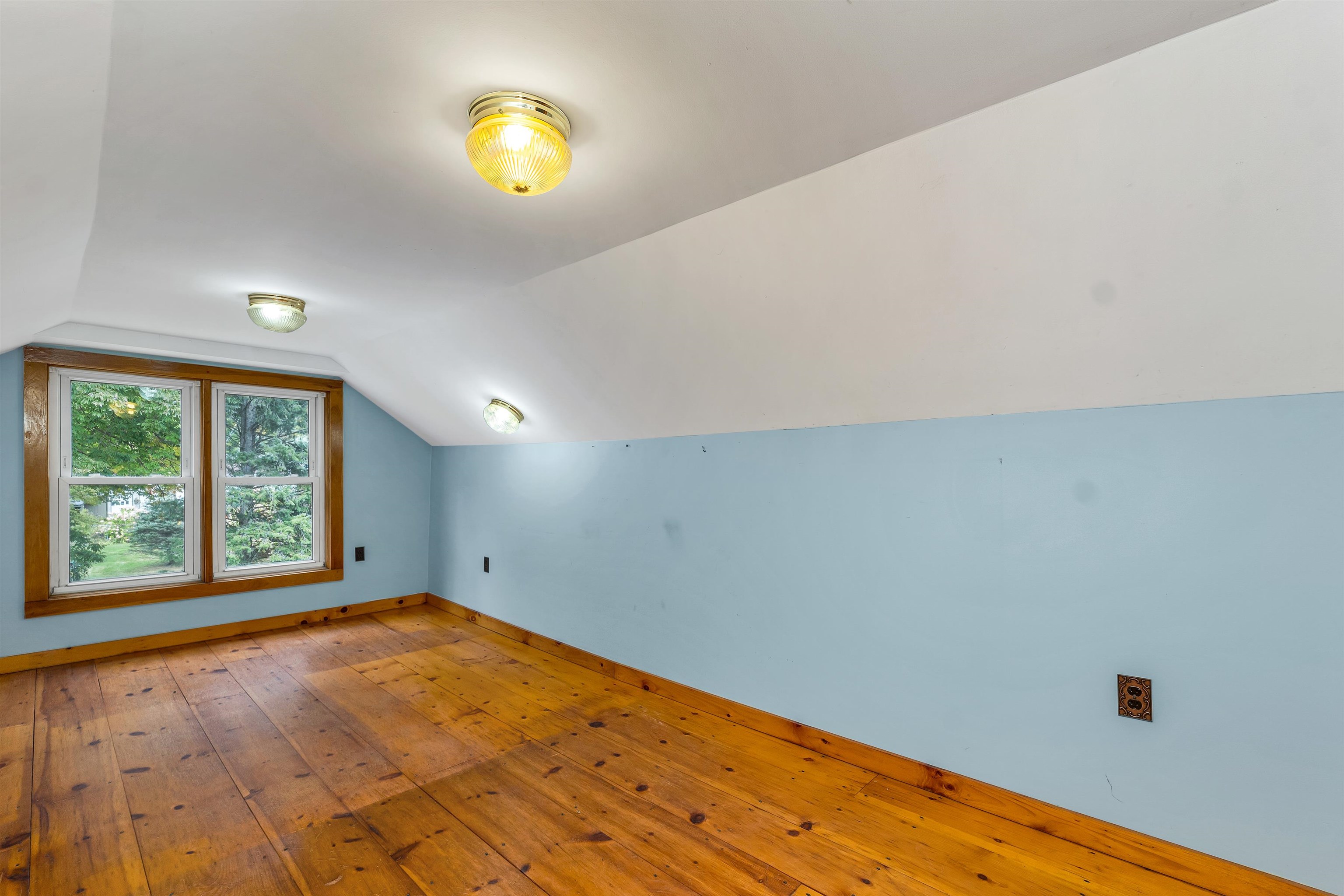 Claremont, New Hampshire 03743, United States, 4 Bedrooms Bedrooms, ,1 BathroomBathrooms,Residential,Pending,213554