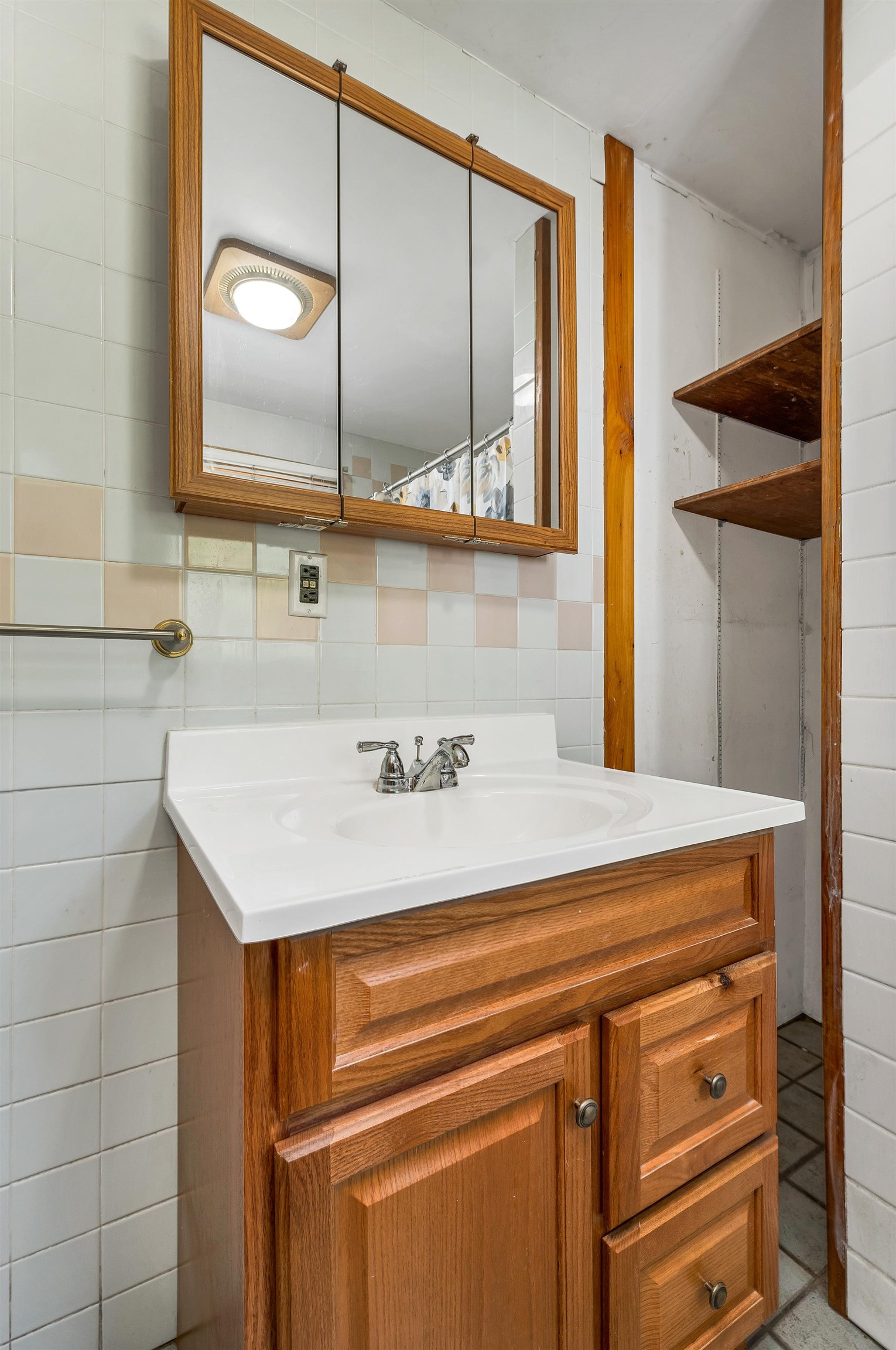 Claremont, New Hampshire 03743, United States, 4 Bedrooms Bedrooms, ,1 BathroomBathrooms,Residential,Pending,213554