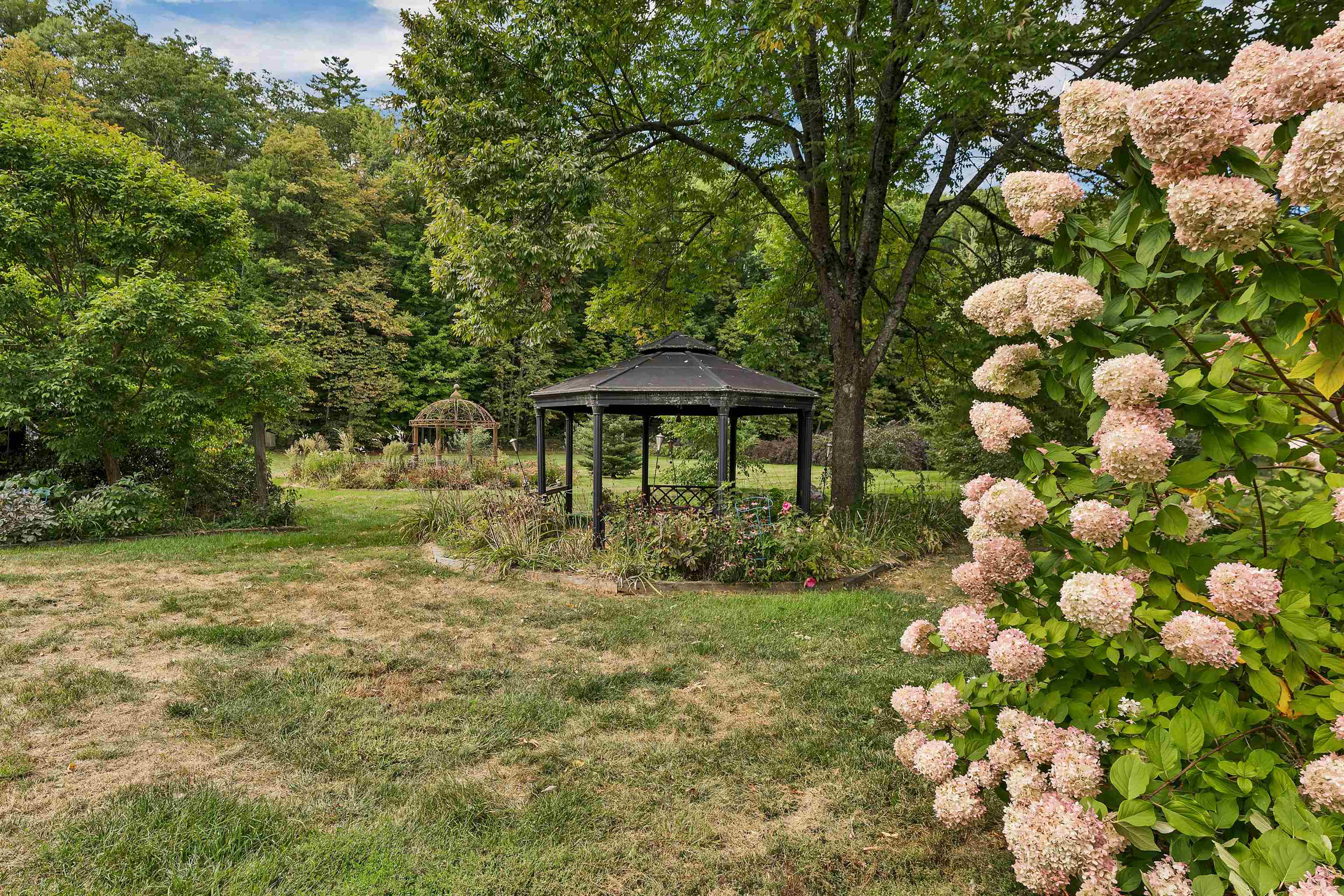 Claremont, New Hampshire 03743, United States, 4 Bedrooms Bedrooms, ,1 BathroomBathrooms,Residential,Pending,213554