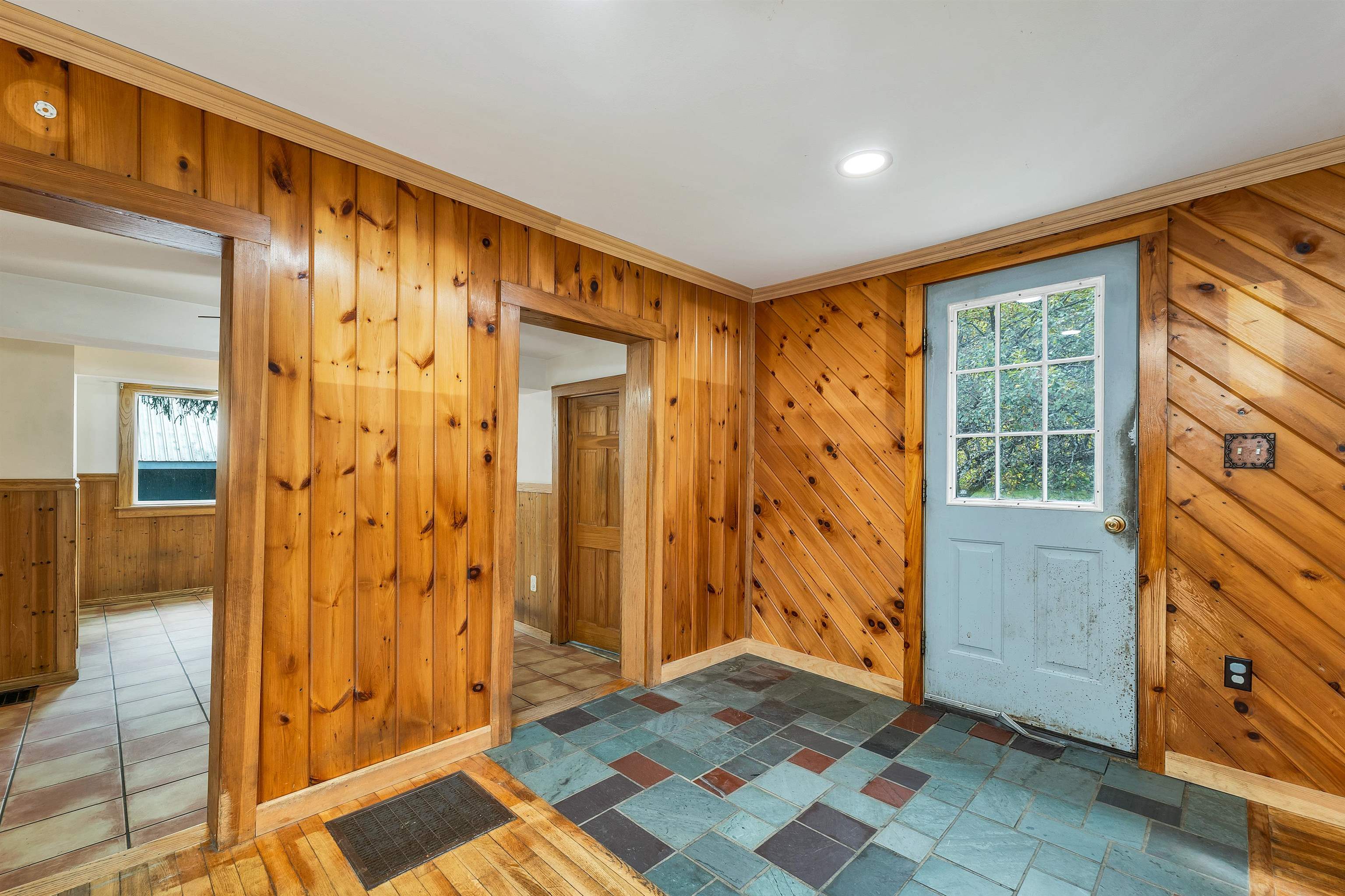 Claremont, New Hampshire 03743, United States, 4 Bedrooms Bedrooms, ,1 BathroomBathrooms,Residential,Pending,213554