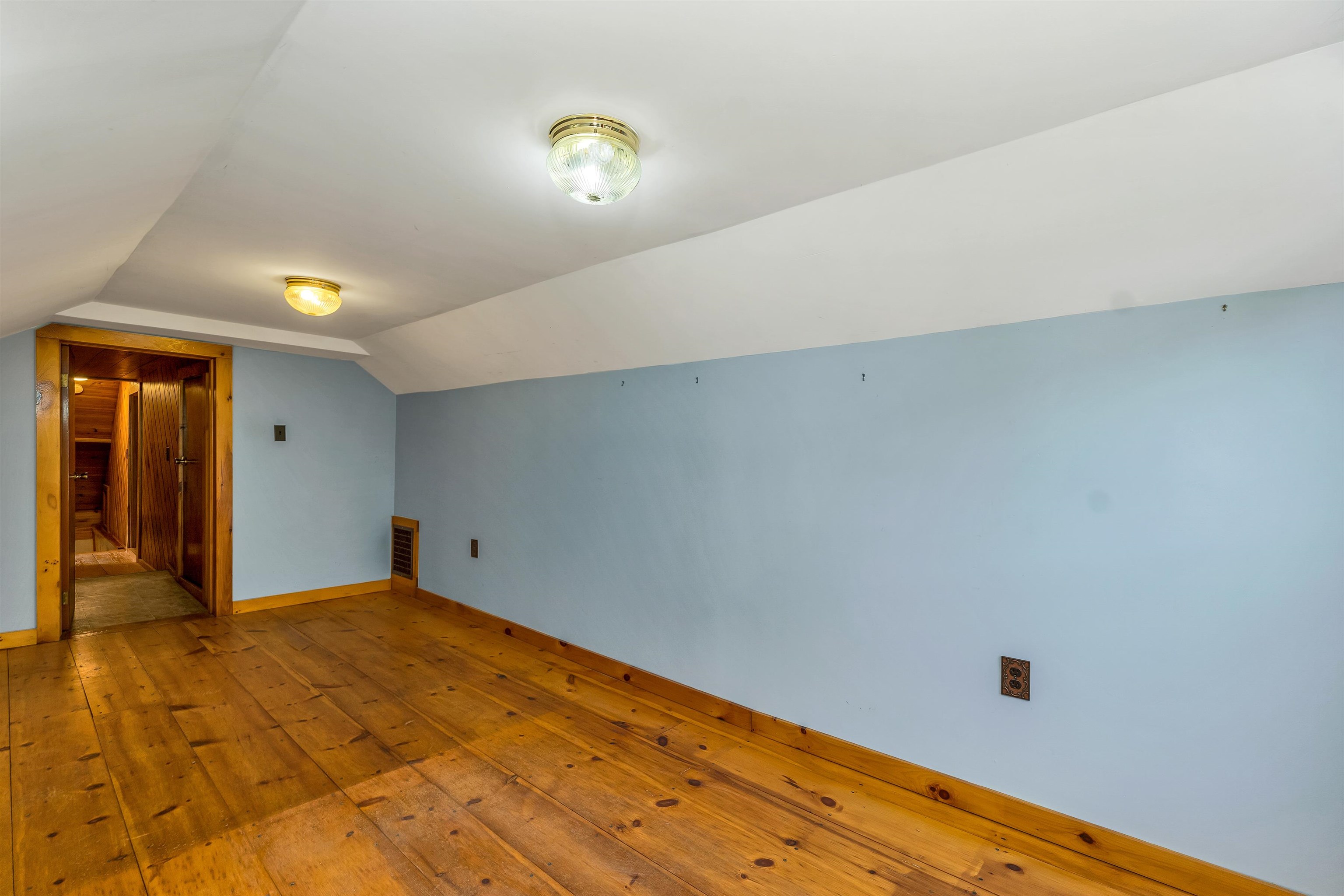 Claremont, New Hampshire 03743, United States, 4 Bedrooms Bedrooms, ,1 BathroomBathrooms,Residential,Pending,213554