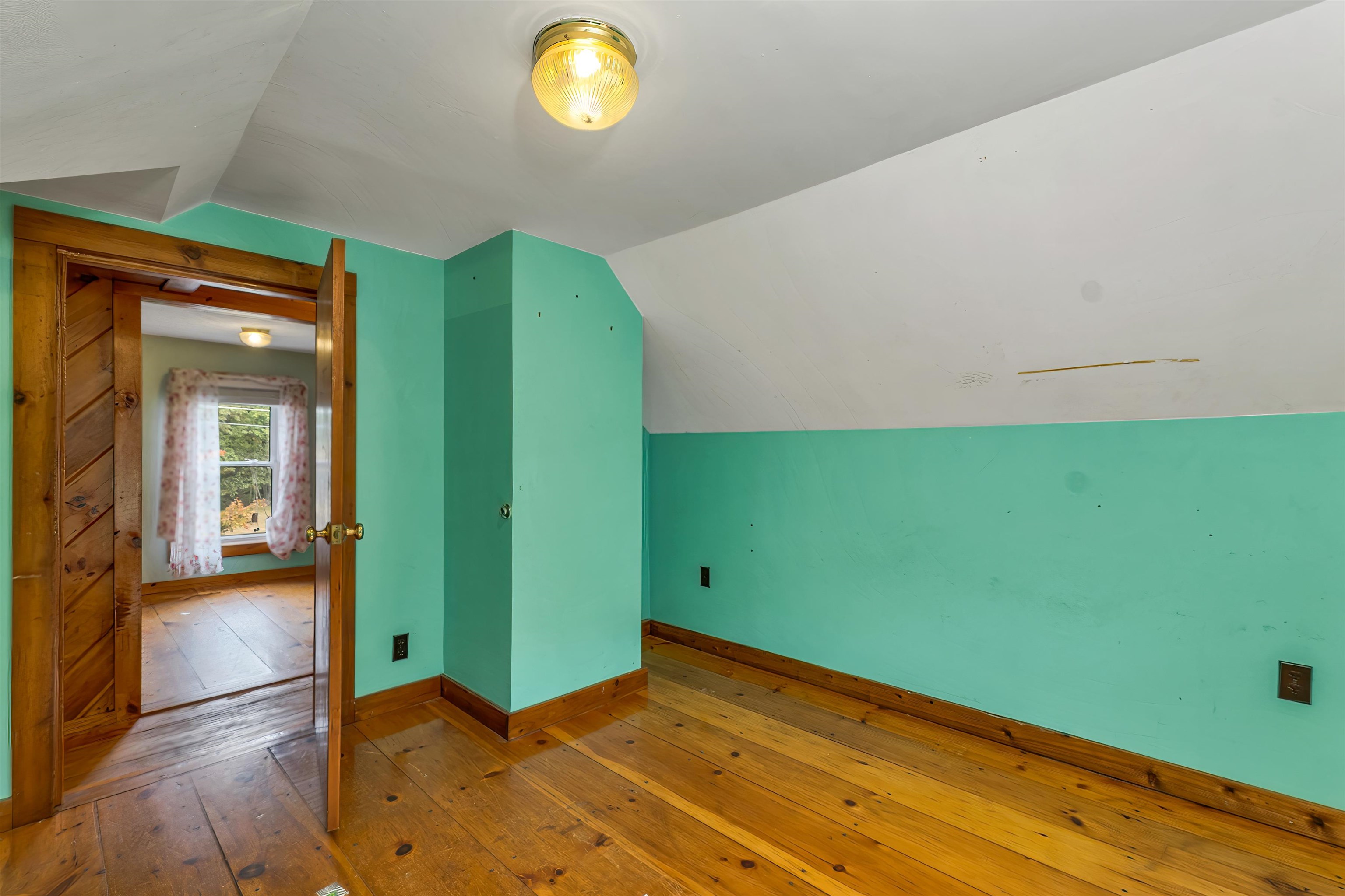 Claremont, New Hampshire 03743, United States, 4 Bedrooms Bedrooms, ,1 BathroomBathrooms,Residential,Pending,213554