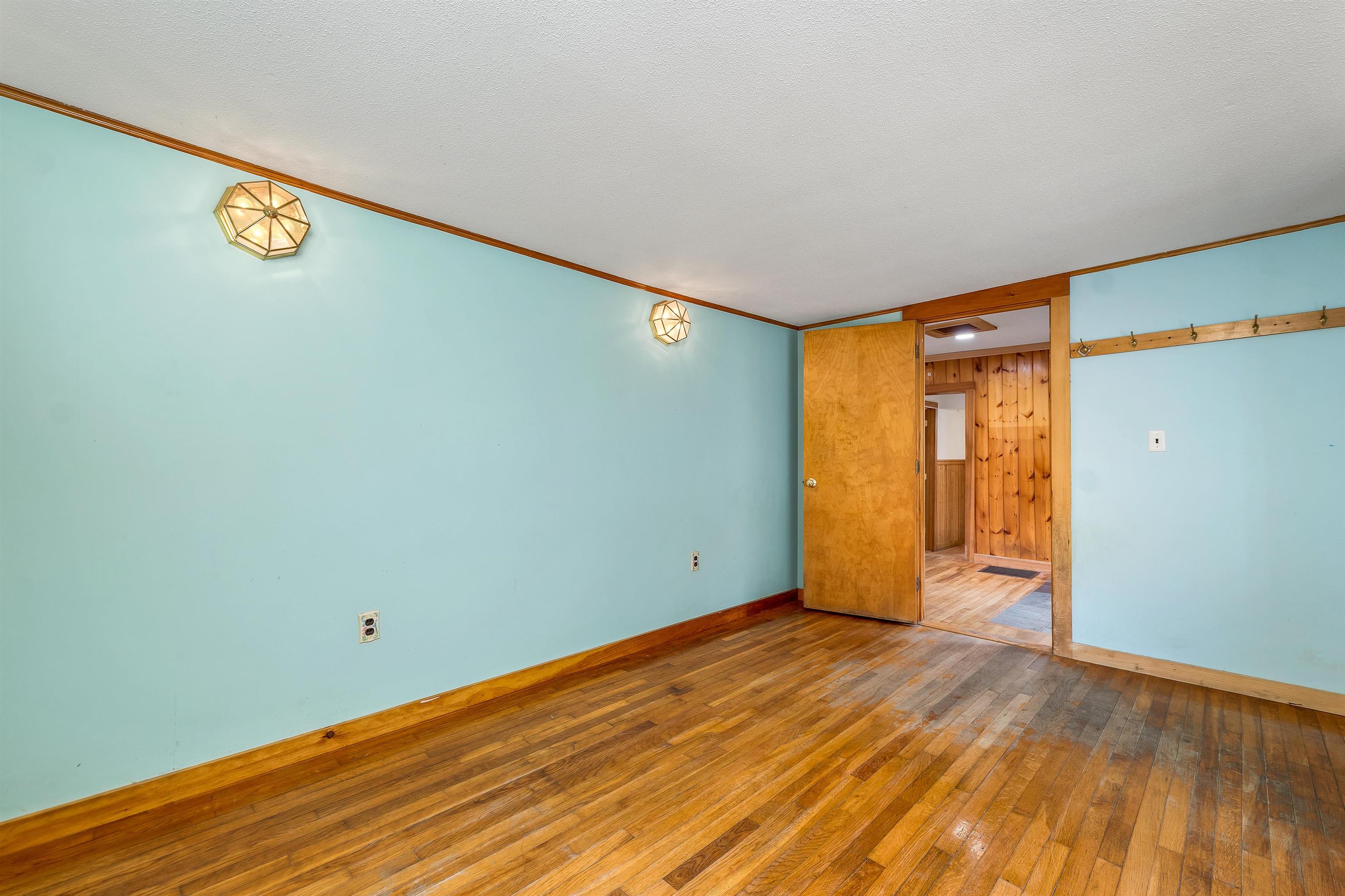 Claremont, New Hampshire 03743, United States, 4 Bedrooms Bedrooms, ,1 BathroomBathrooms,Residential,Pending,213554