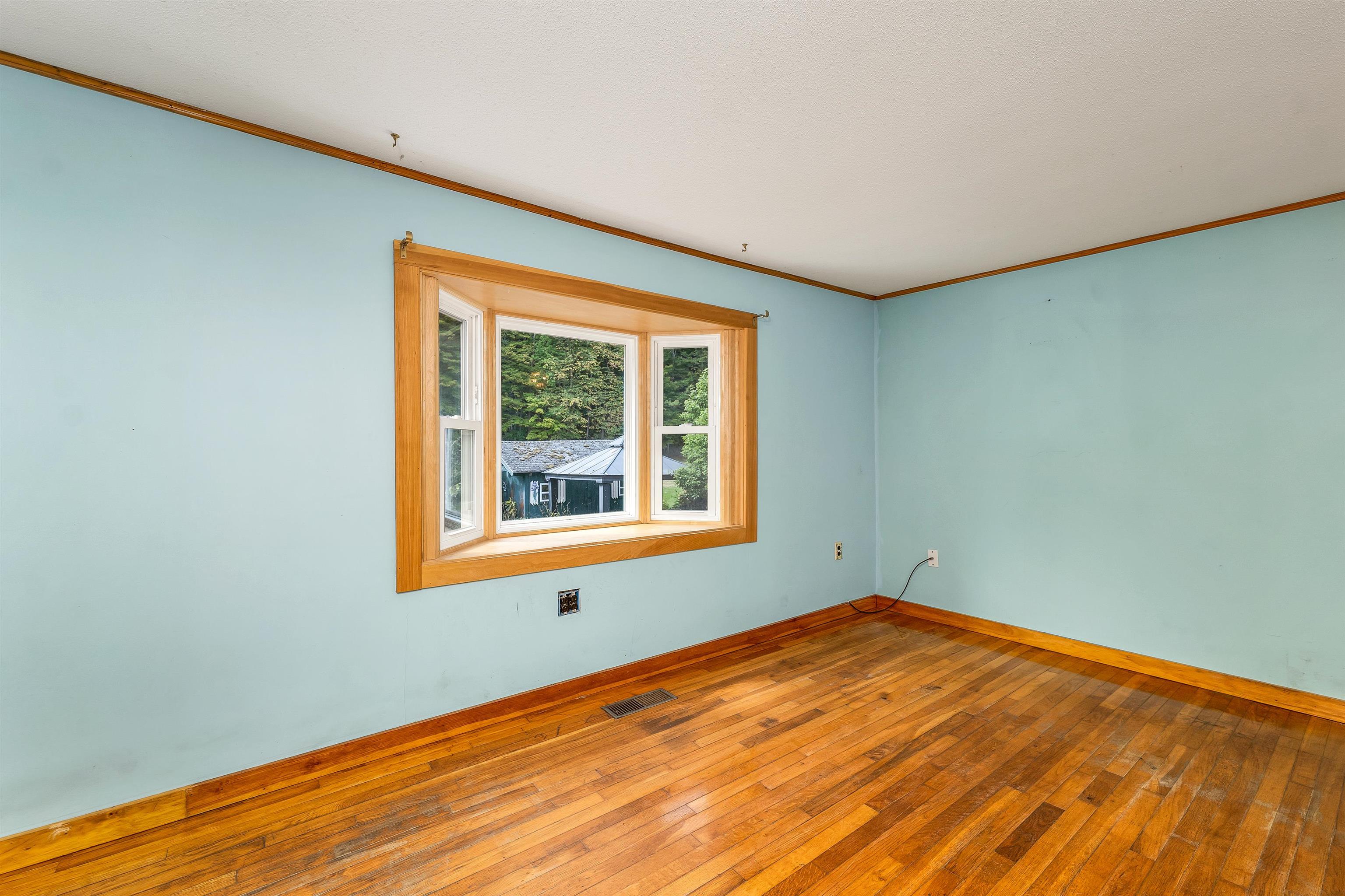 Claremont, New Hampshire 03743, United States, 4 Bedrooms Bedrooms, ,1 BathroomBathrooms,Residential,Pending,213554