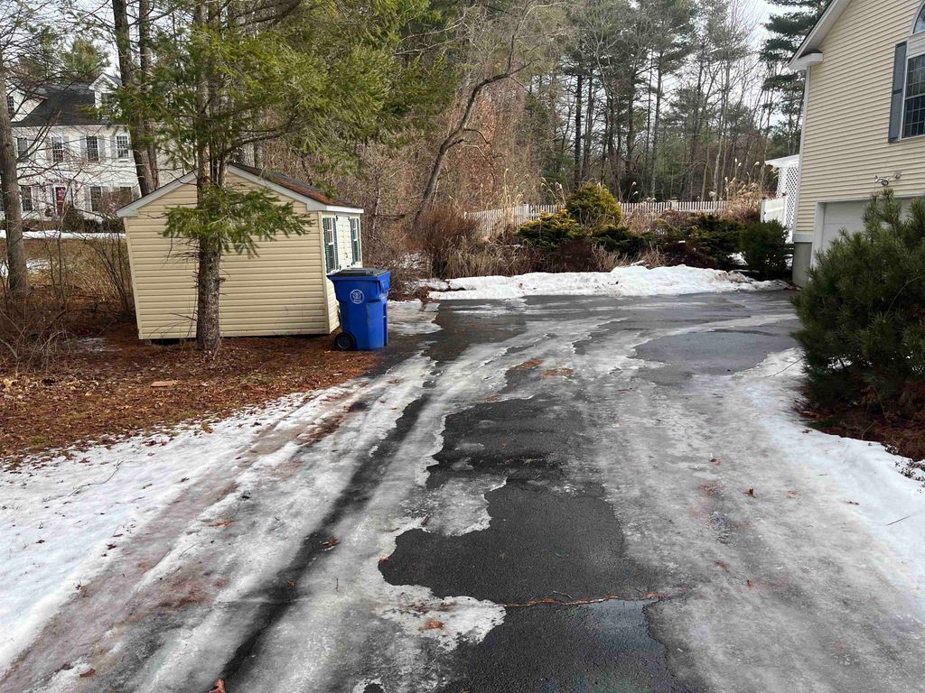 Photo of 10 Checkerberry Lane, Londonderry, NH 03053 (MLS # 5074110)