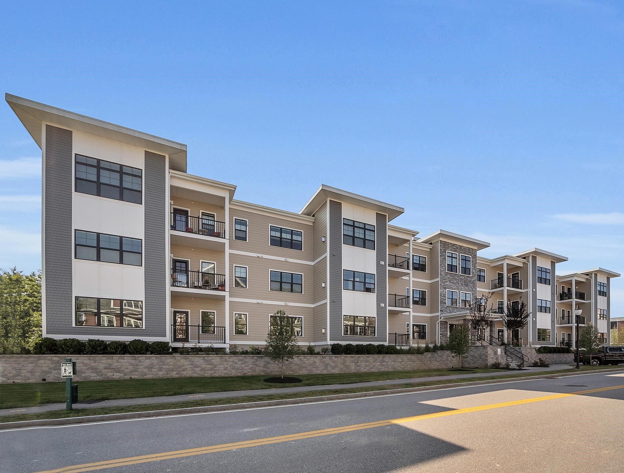 55 Pointe Place #307