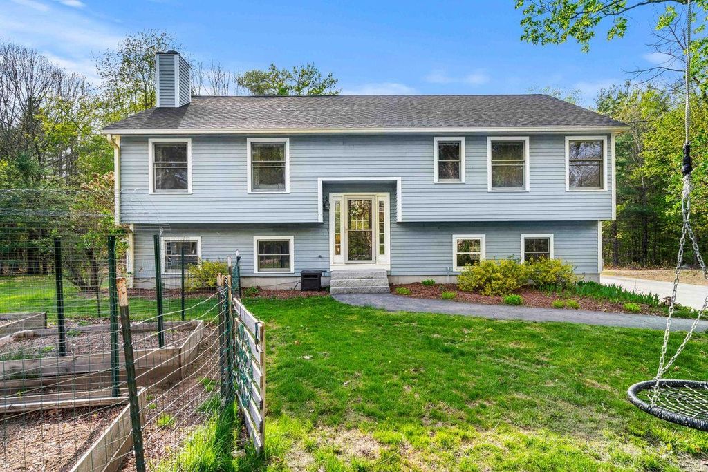 Photo of 5 Ben Farnsworth Road, Brookline, NH 03033 (MLS # 5087493)
