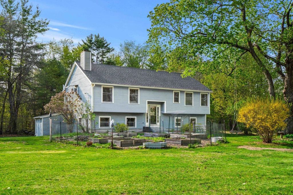 Photo of 5 Ben Farnsworth Road, Brookline, NH 03033 (MLS # 5087493)