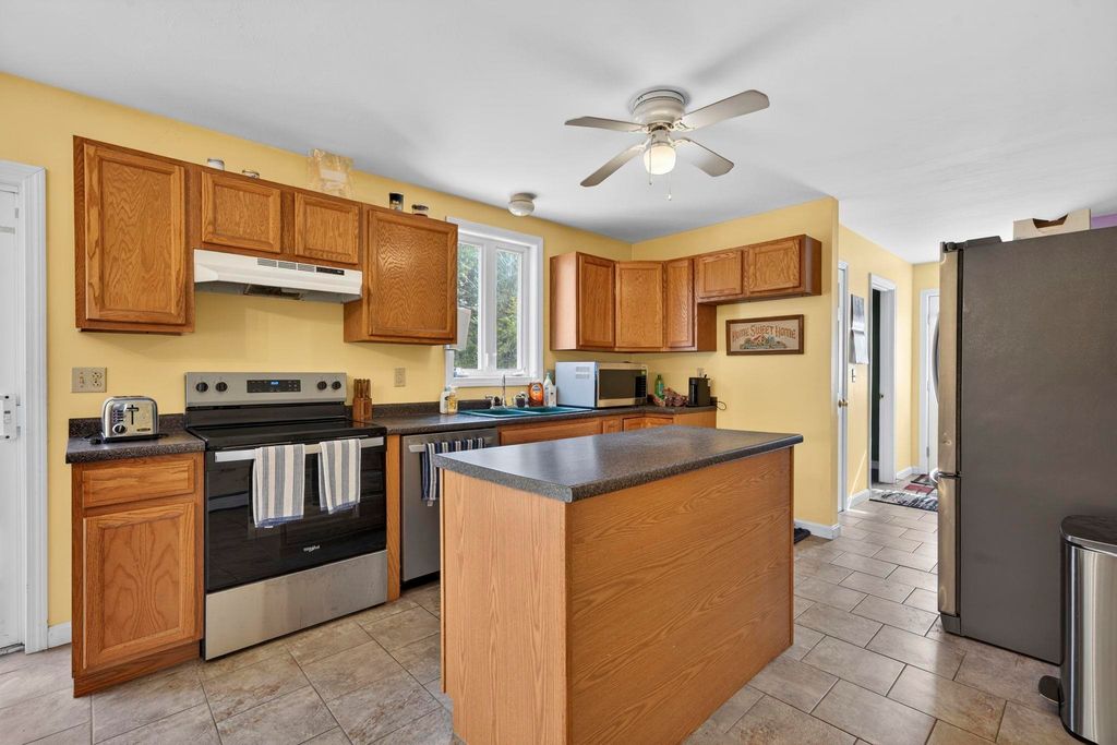 Photo of 14 Madison Circle, Hillsborough, NH 03244 (MLS # 5081515)