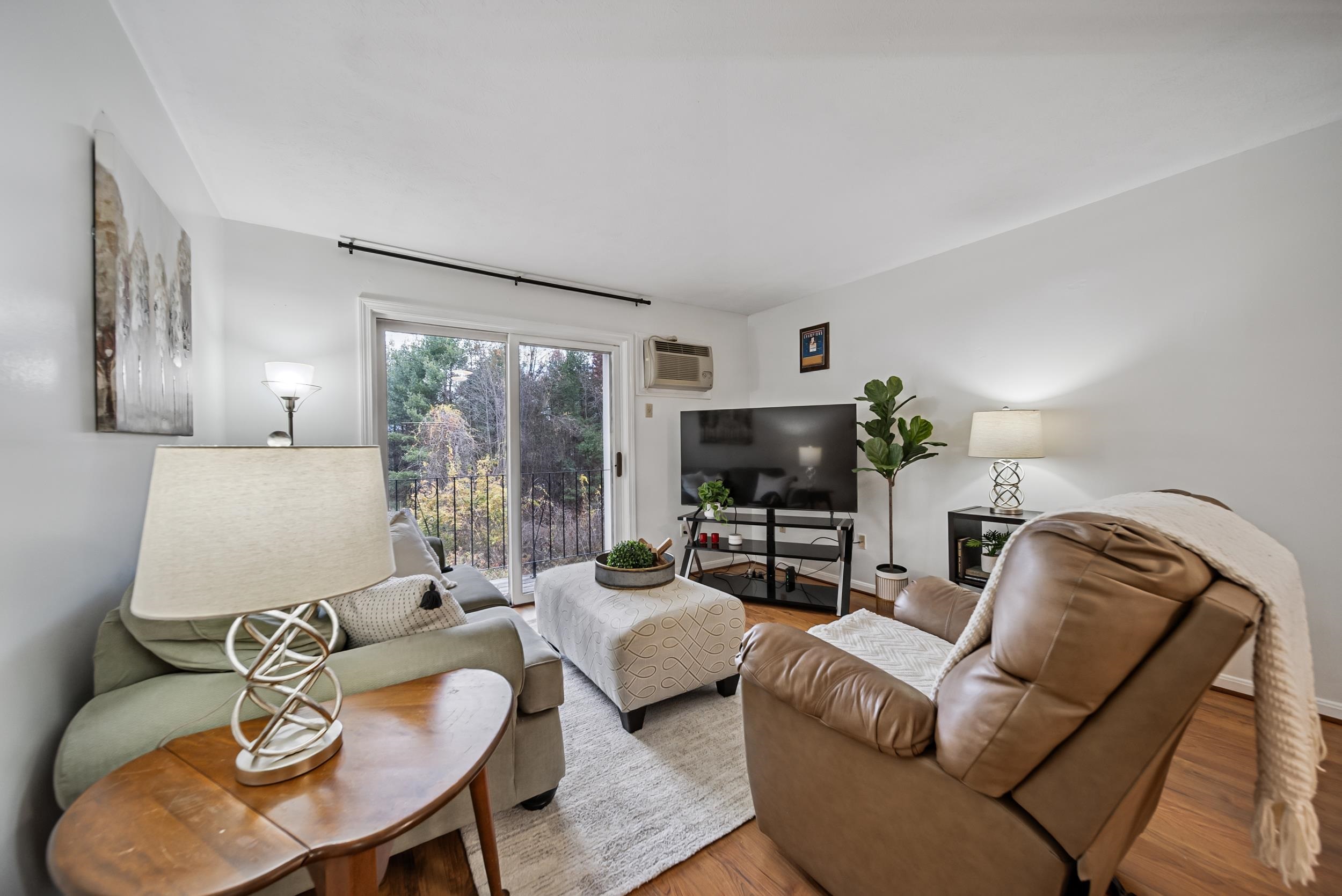 1901 Bodwell Road 28