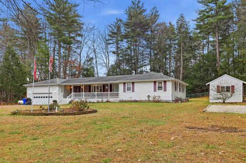 Photo of 27 Alvirne Drive, Hudson, NH 03051 (MLS # 5070886)