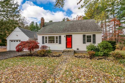 Photo of 12 Louise Drive, Litchfield, NH 03052 (MLS # 5069574)