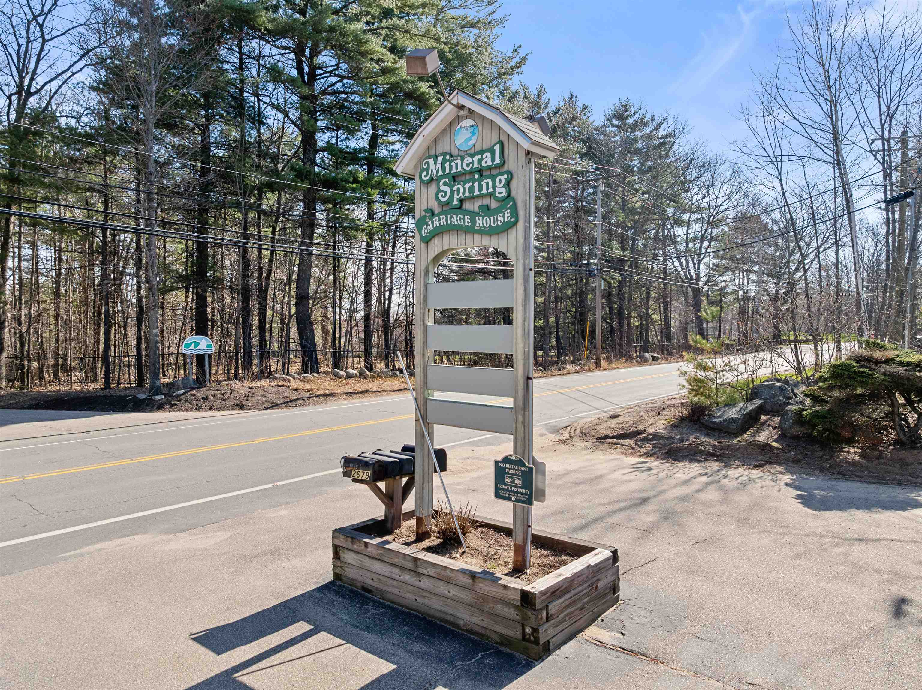 2679 Lake Shore Road 5