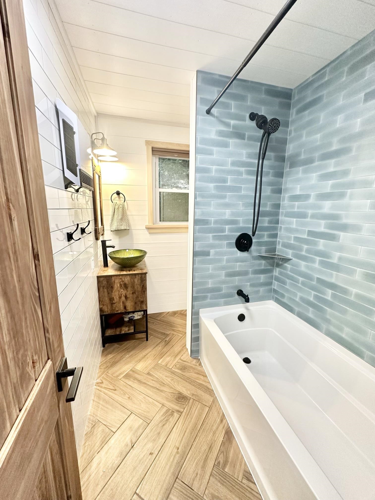 Morristown, Vermont 05661, United States, 3 Bedrooms Bedrooms, ,1 BathroomBathrooms,Residential,Active,206540