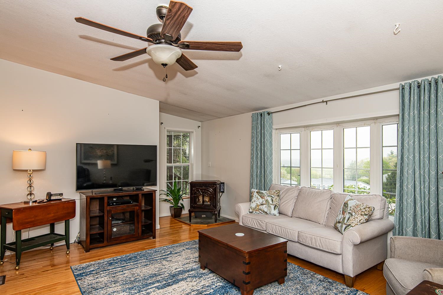 Hampstead, New Hampshire 03841, United States, 2 Bedrooms Bedrooms, ,2 BathroomsBathrooms,Residential,Pending,125042