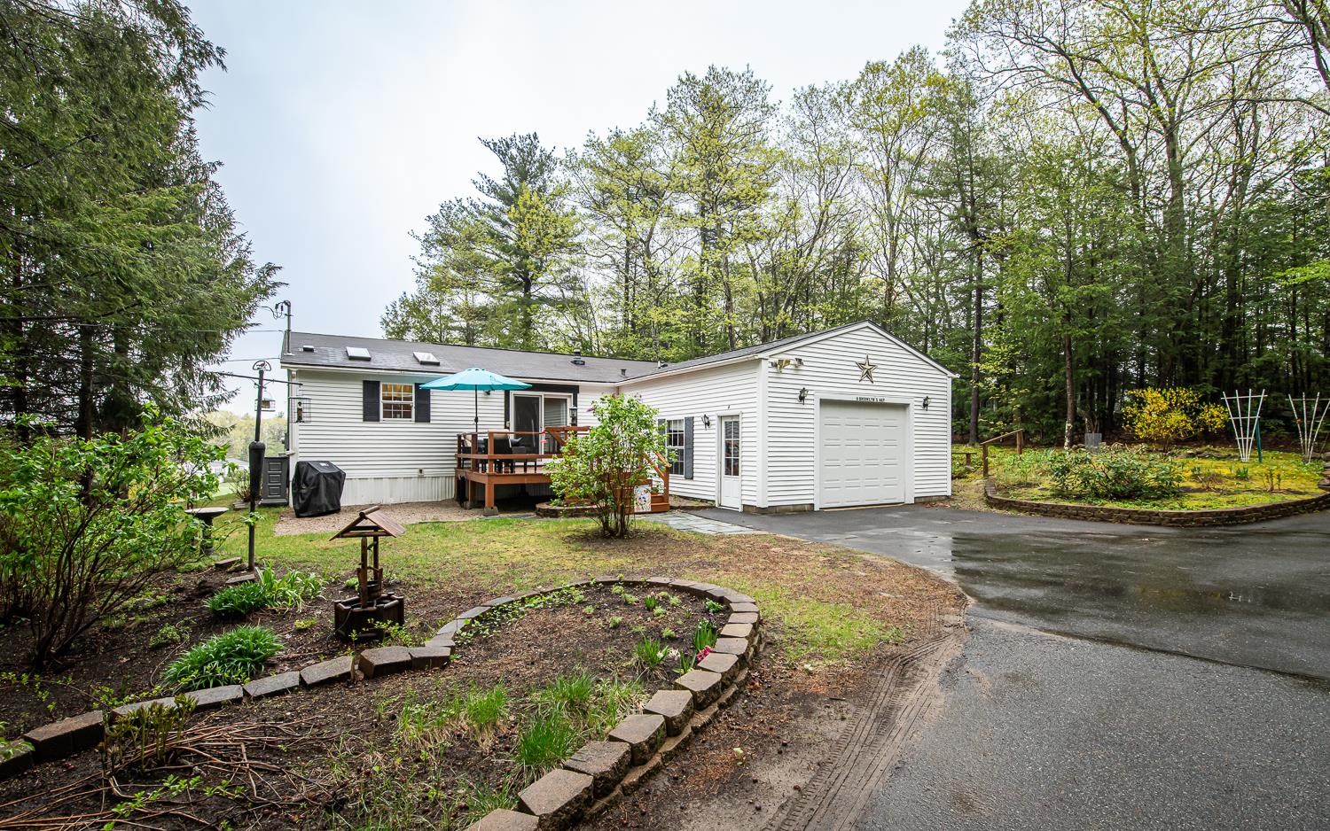 Hampstead, New Hampshire 03841, United States, 2 Bedrooms Bedrooms, ,2 BathroomsBathrooms,Residential,Pending,125042