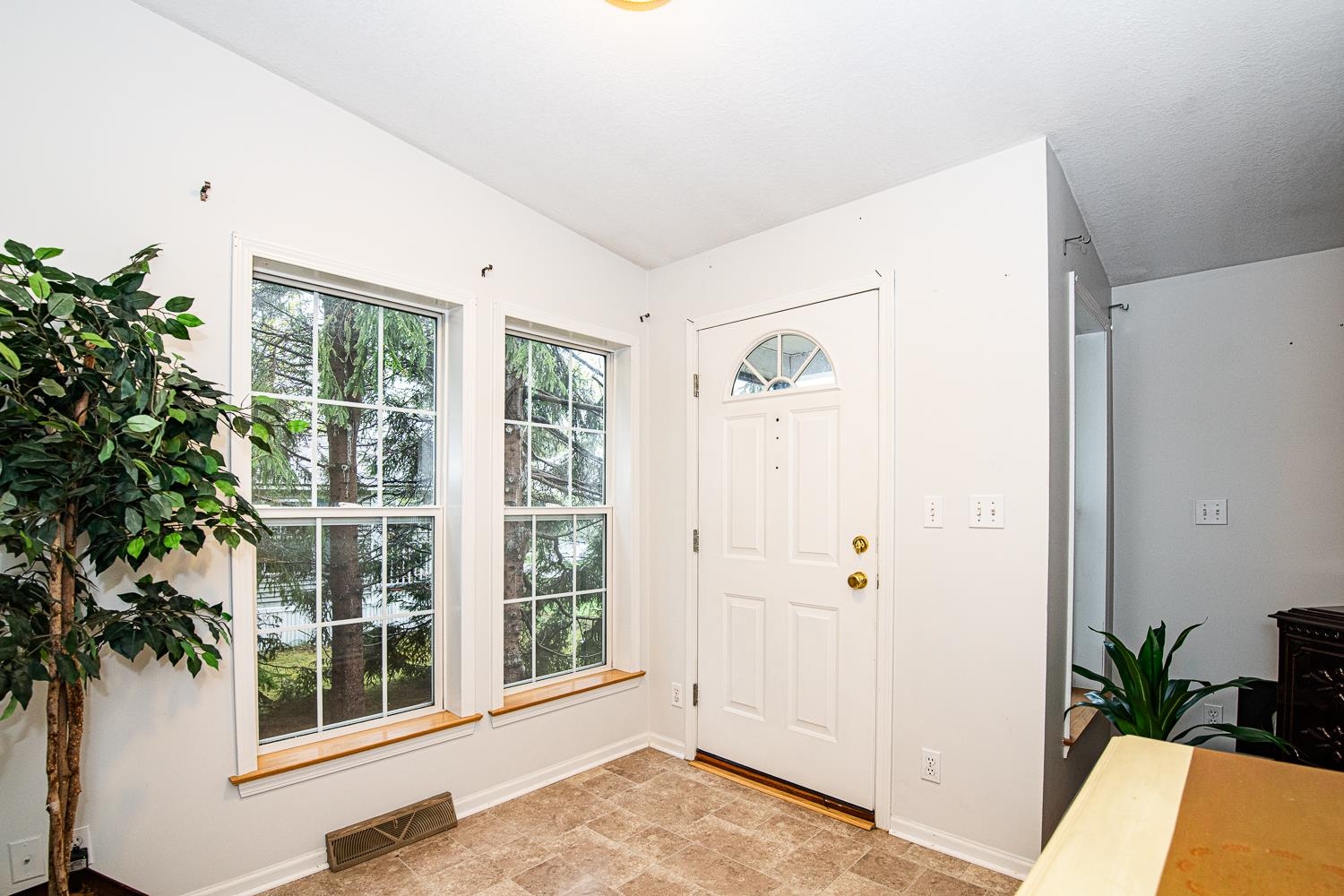 Hampstead, New Hampshire 03841, United States, 2 Bedrooms Bedrooms, ,2 BathroomsBathrooms,Residential,Pending,125042