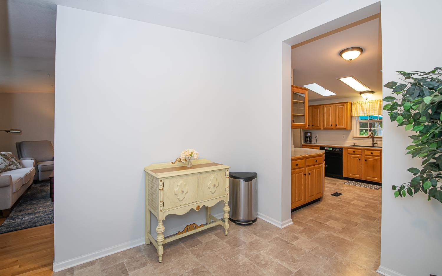 Hampstead, New Hampshire 03841, United States, 2 Bedrooms Bedrooms, ,2 BathroomsBathrooms,Residential,Pending,125042