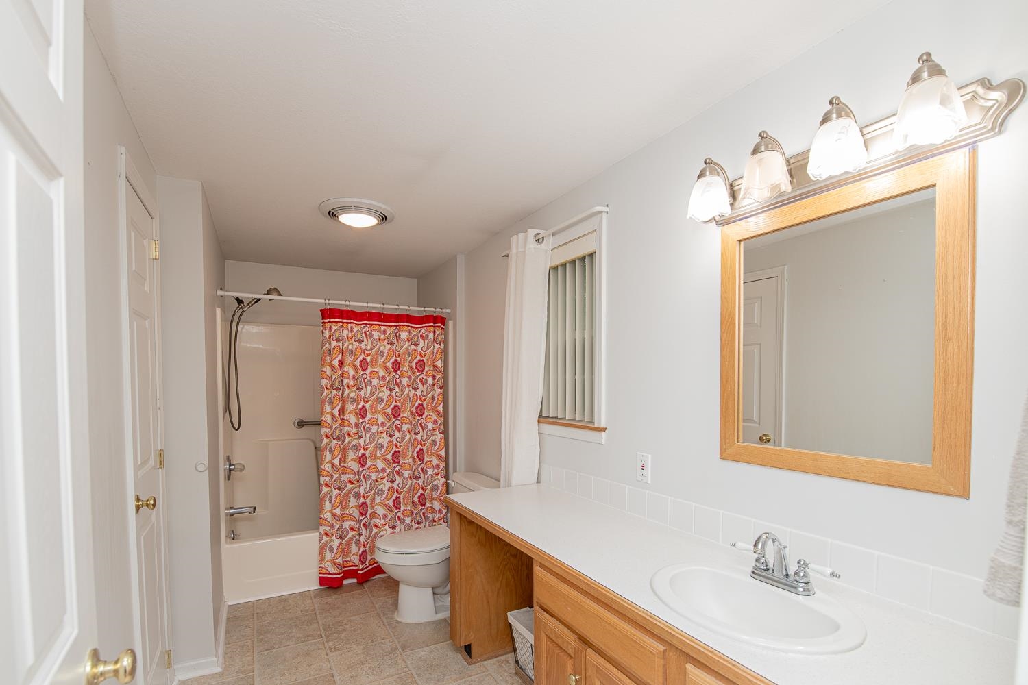 Hampstead, New Hampshire 03841, United States, 2 Bedrooms Bedrooms, ,2 BathroomsBathrooms,Residential,Pending,125042