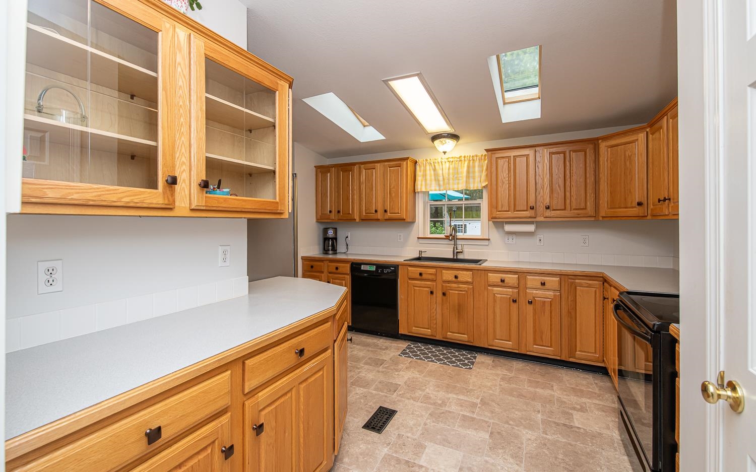 Hampstead, New Hampshire 03841, United States, 2 Bedrooms Bedrooms, ,2 BathroomsBathrooms,Residential,Pending,125042