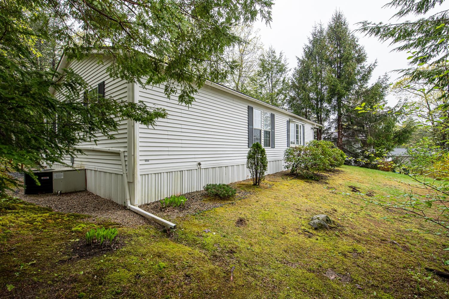 Hampstead, New Hampshire 03841, United States, 2 Bedrooms Bedrooms, ,2 BathroomsBathrooms,Residential,Pending,125042