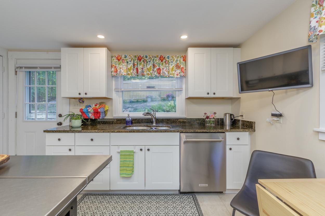 Bradford, New Hampshire 03221, United States, 3 Bedrooms Bedrooms, ,2 BathroomsBathrooms,Residential,Pending,207610