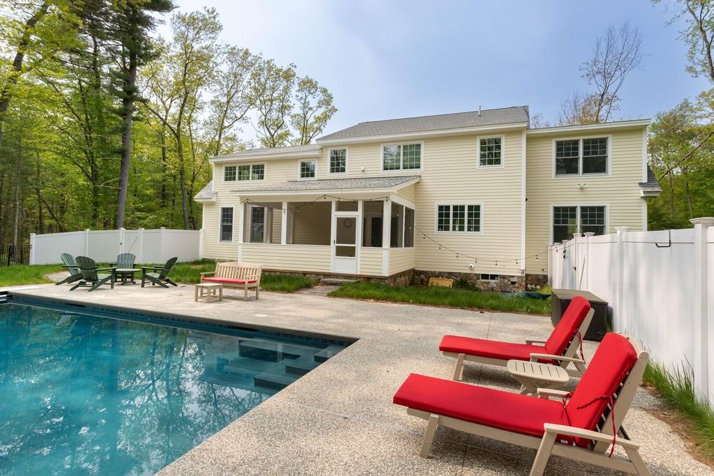 Photo of 10 McCarron Drive, Hampton, NH 03842 (MLS # 5082391)