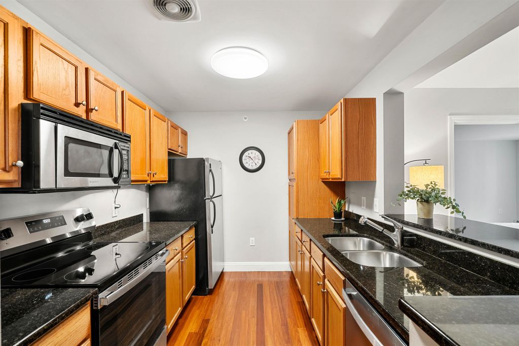 Photo of 265 Edward J Roy Drive #319, Manchester, NH 03104 (MLS # 5084582)