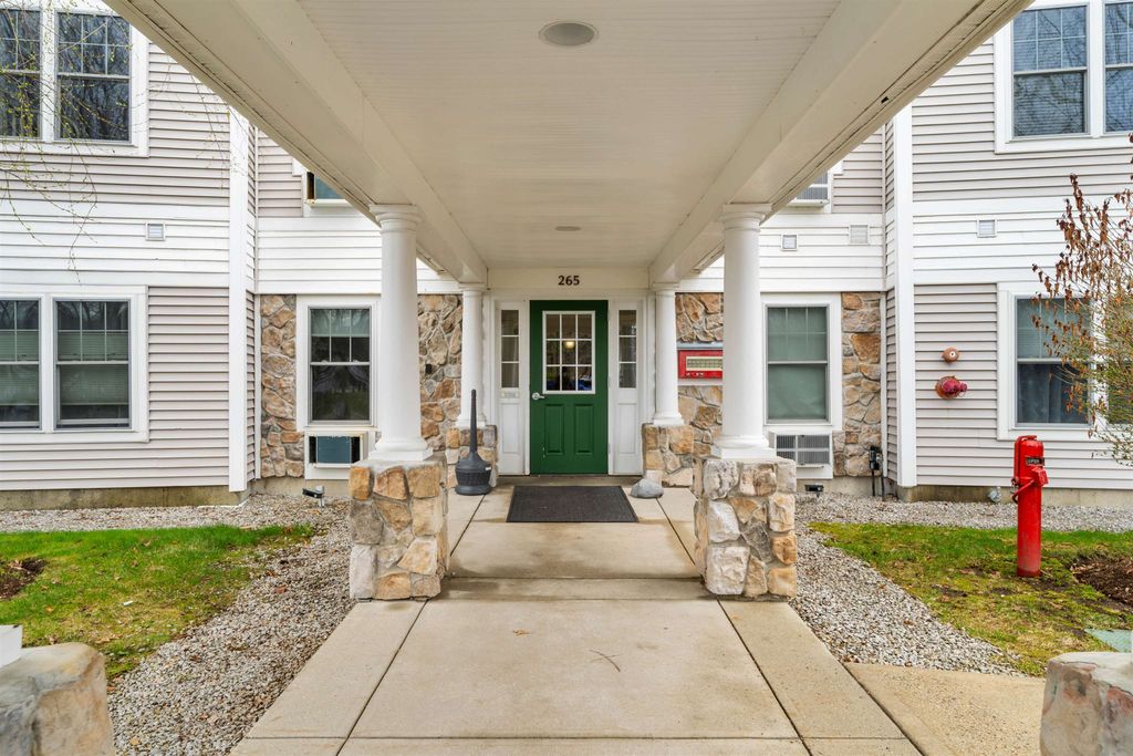 Photo of 265 Edward J Roy Drive #319, Manchester, NH 03104 (MLS # 5084582)