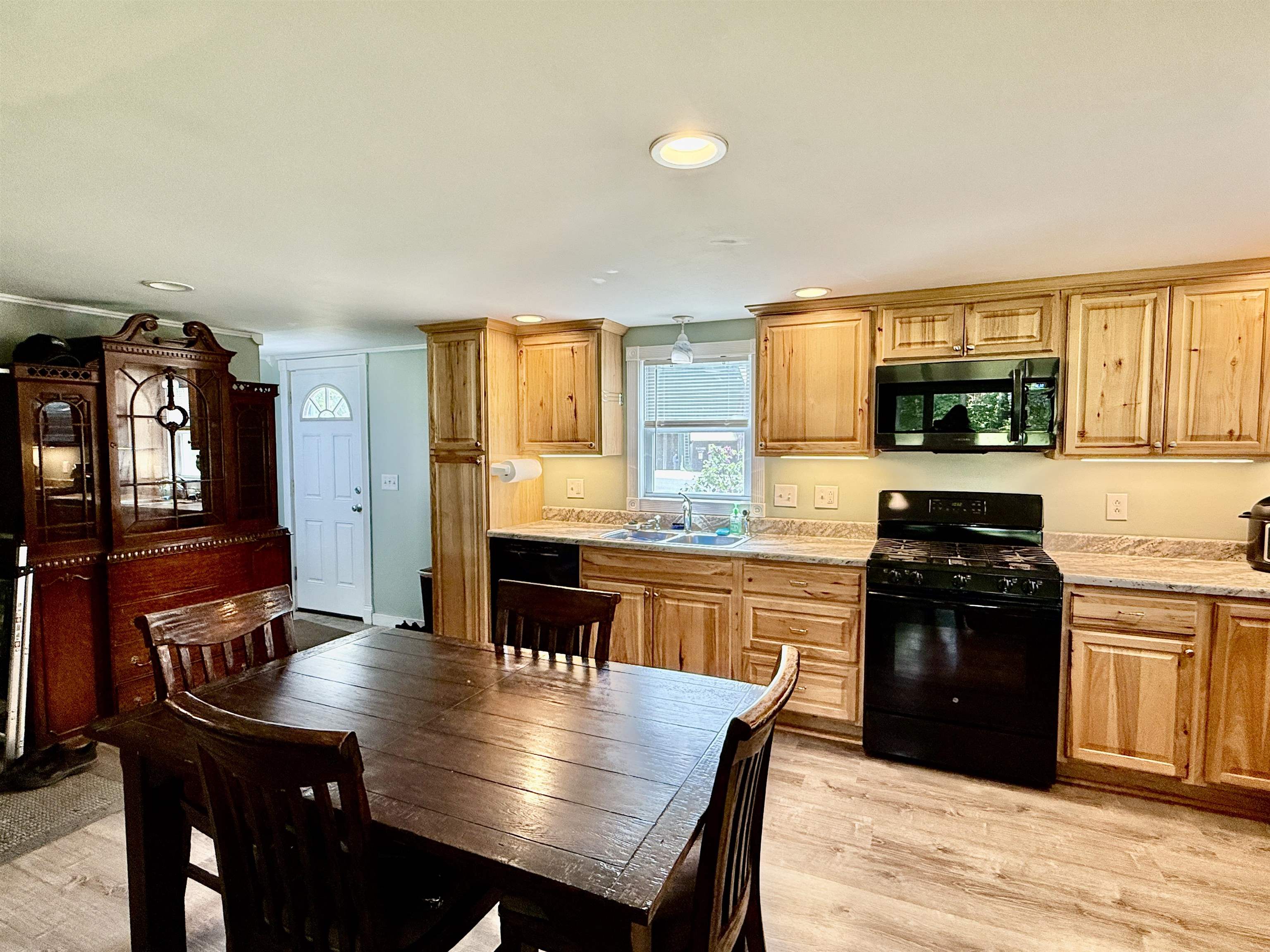 Morristown, Vermont 05661, United States, 3 Bedrooms Bedrooms, ,1 BathroomBathrooms,Residential,Pending,143253