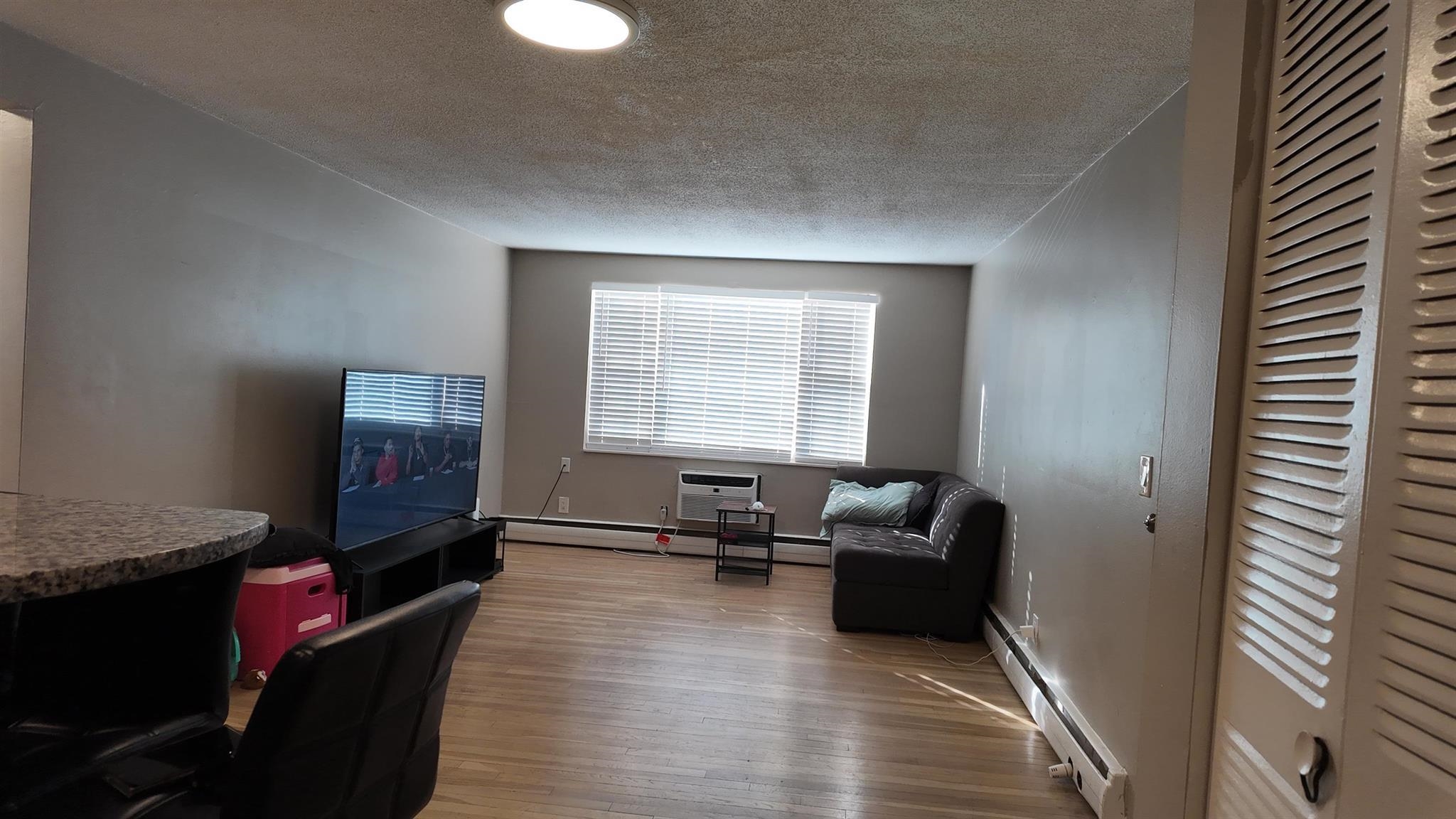 99 Cluff Crossing Road E12