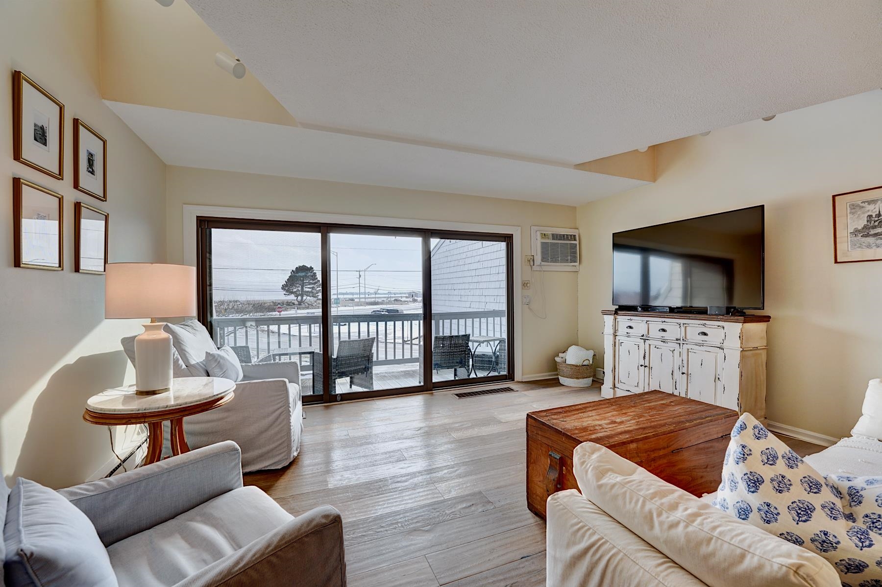 943 Ocean Boulevard 21