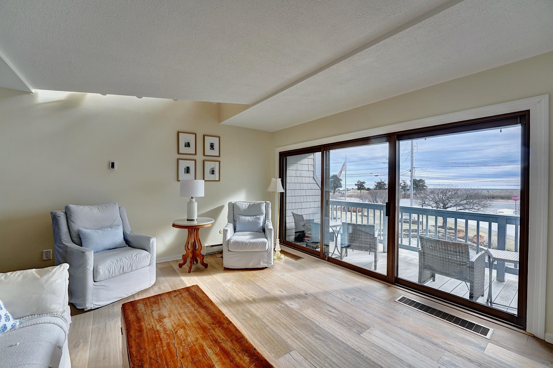 943 Ocean Boulevard 21