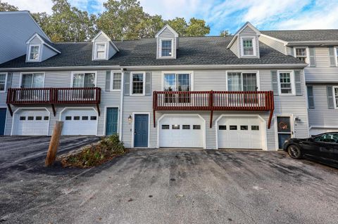 12 Hawkstead Hollow Nashua NH 03063