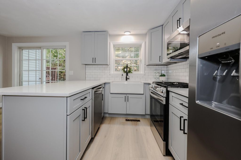 Photo of 12 Hawkstead Hollow, Nashua, NH 03063 (MLS # 5065030)