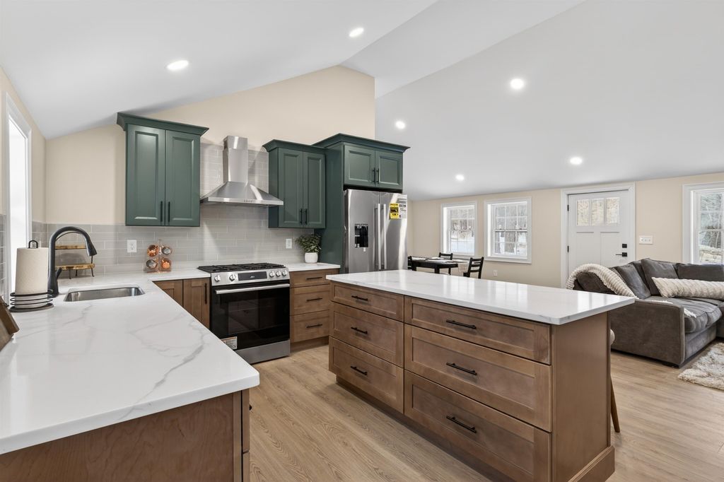 Photo of 33 McCrillis Road, Nottingham, NH 03290 (MLS # 5077438)