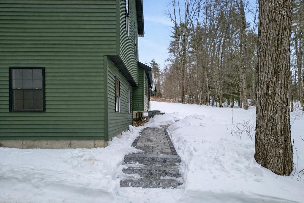 Photo of 33 McCrillis Road, Nottingham, NH 03290 (MLS # 5077438)