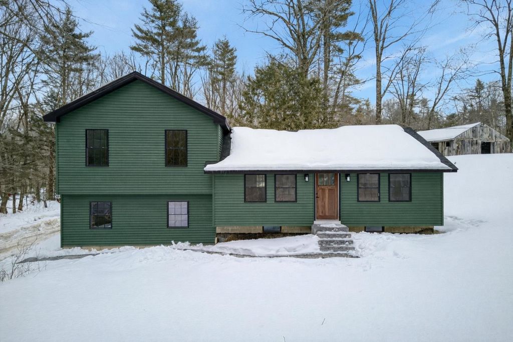 Photo of 33 McCrillis Road, Nottingham, NH 03290 (MLS # 5077438)