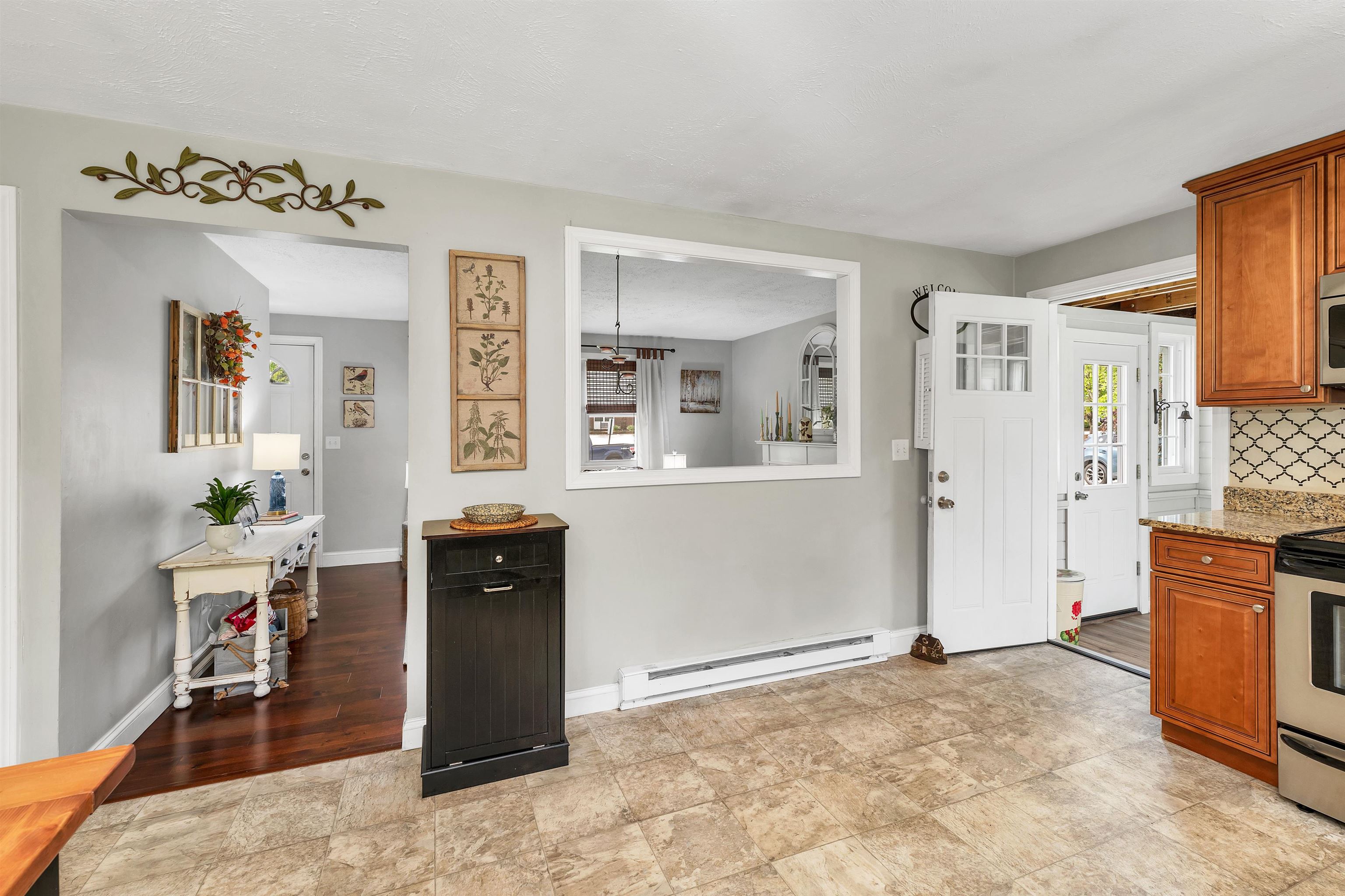 Milford, New Hampshire 03055, United States, 3 Bedrooms Bedrooms, ,1 BathroomBathrooms,Residential,Pending,130627