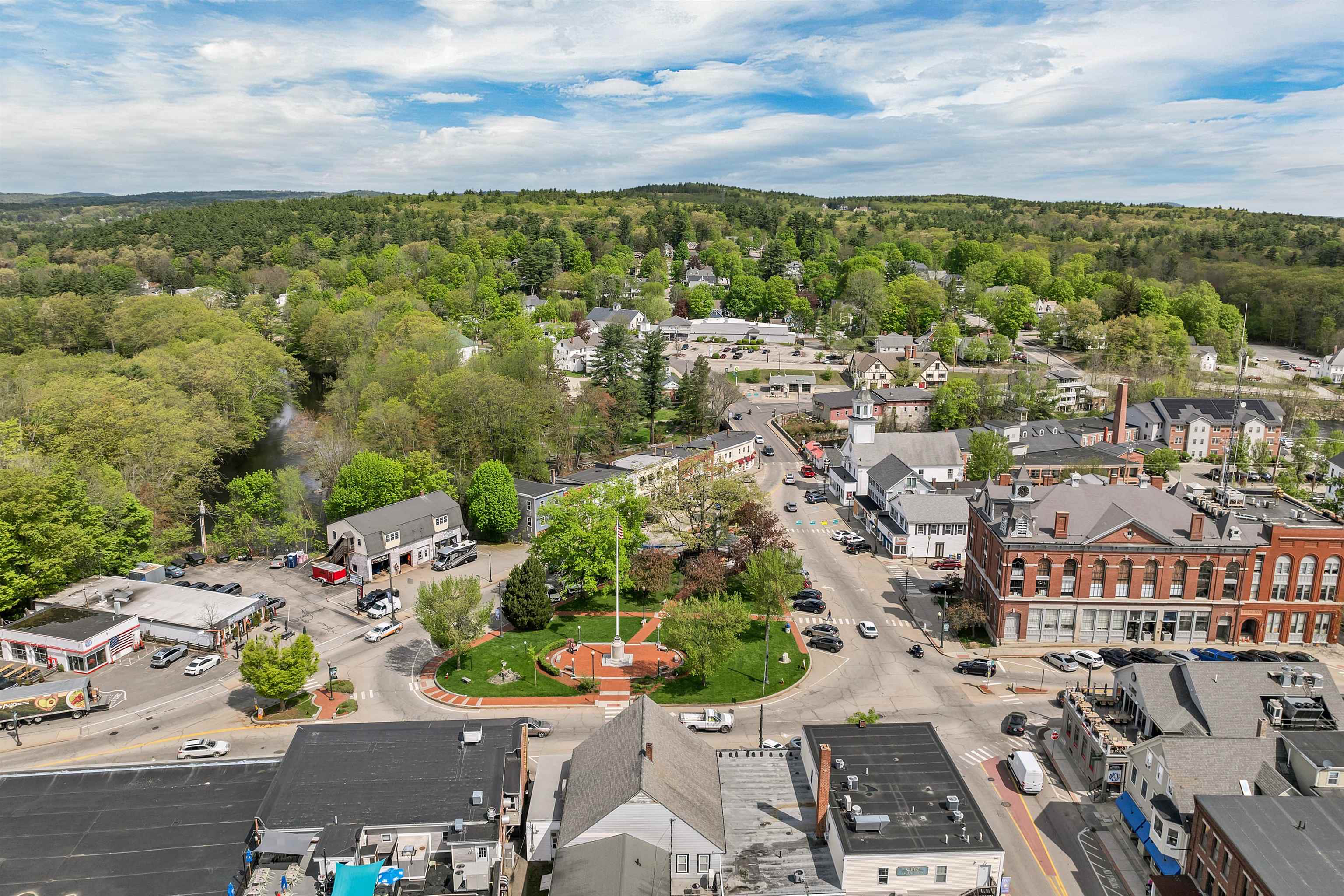 Milford, New Hampshire 03055, United States, 3 Bedrooms Bedrooms, ,1 BathroomBathrooms,Residential,Pending,130627