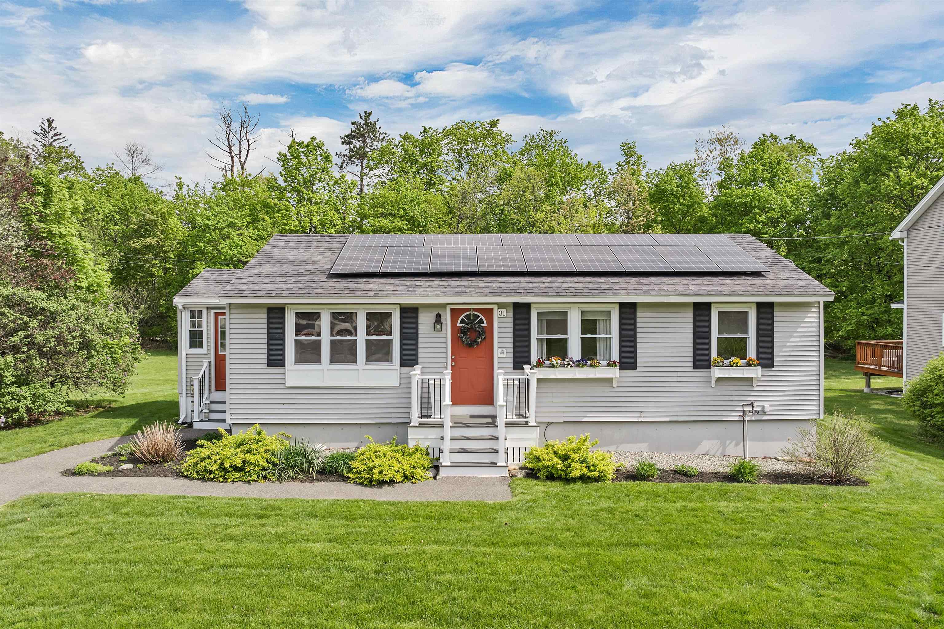 Milford, New Hampshire 03055, United States, 3 Bedrooms Bedrooms, ,1 BathroomBathrooms,Residential,Pending,130627