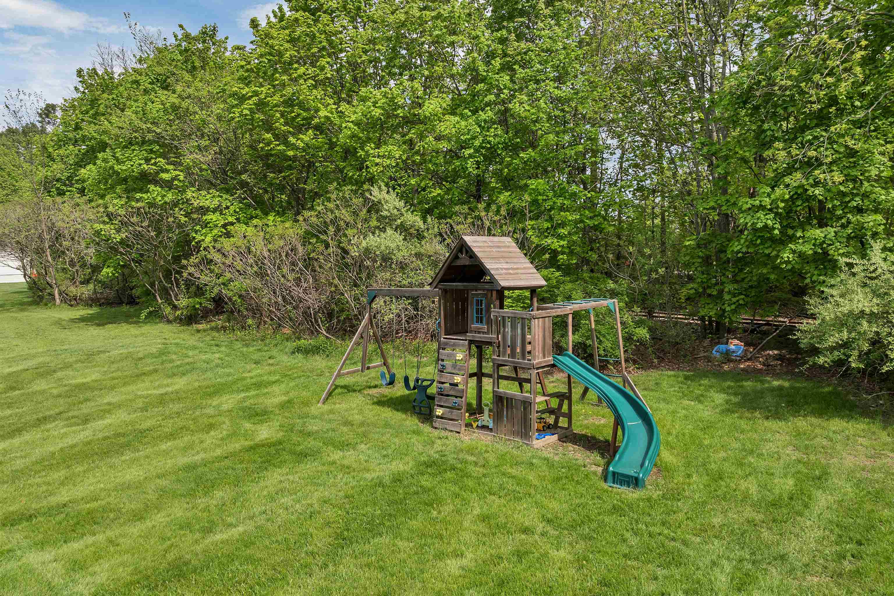 Milford, New Hampshire 03055, United States, 3 Bedrooms Bedrooms, ,1 BathroomBathrooms,Residential,Pending,130627