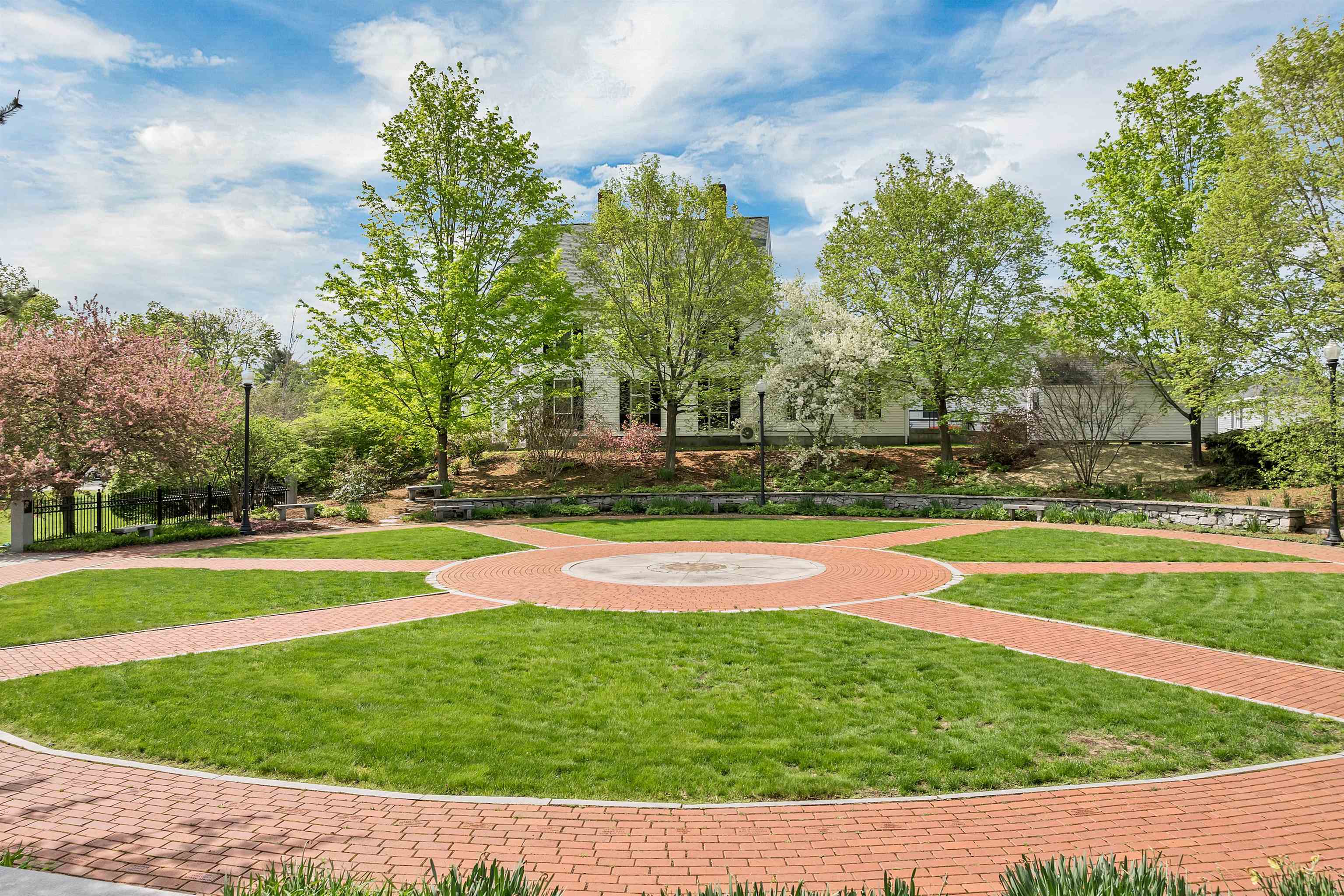 Milford, New Hampshire 03055, United States, 3 Bedrooms Bedrooms, ,1 BathroomBathrooms,Residential,Pending,130627