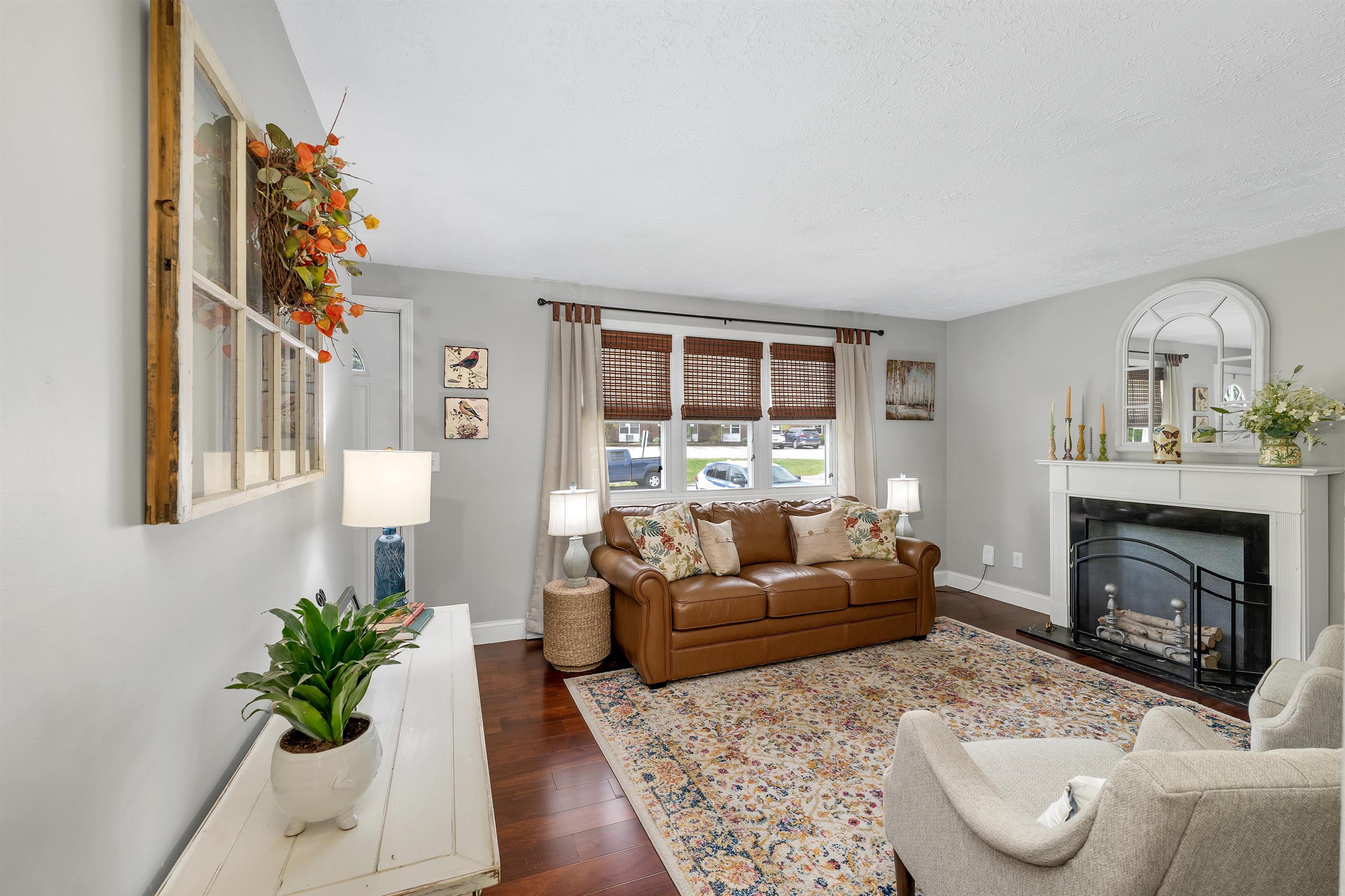 Milford, New Hampshire 03055, United States, 3 Bedrooms Bedrooms, ,1 BathroomBathrooms,Residential,Pending,130627