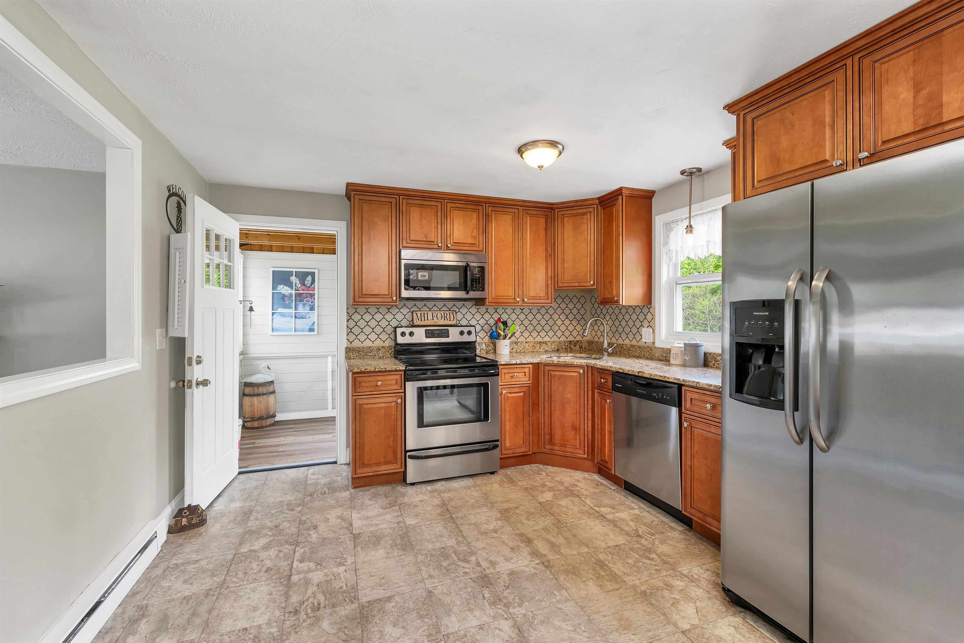 Milford, New Hampshire 03055, United States, 3 Bedrooms Bedrooms, ,1 BathroomBathrooms,Residential,Pending,130627