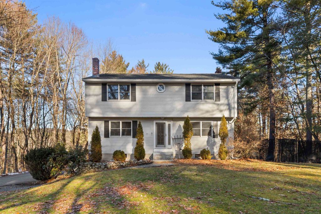 Photo of 17 Gordon Avenue, Pelham, NH 03076 (MLS # 5073888)
