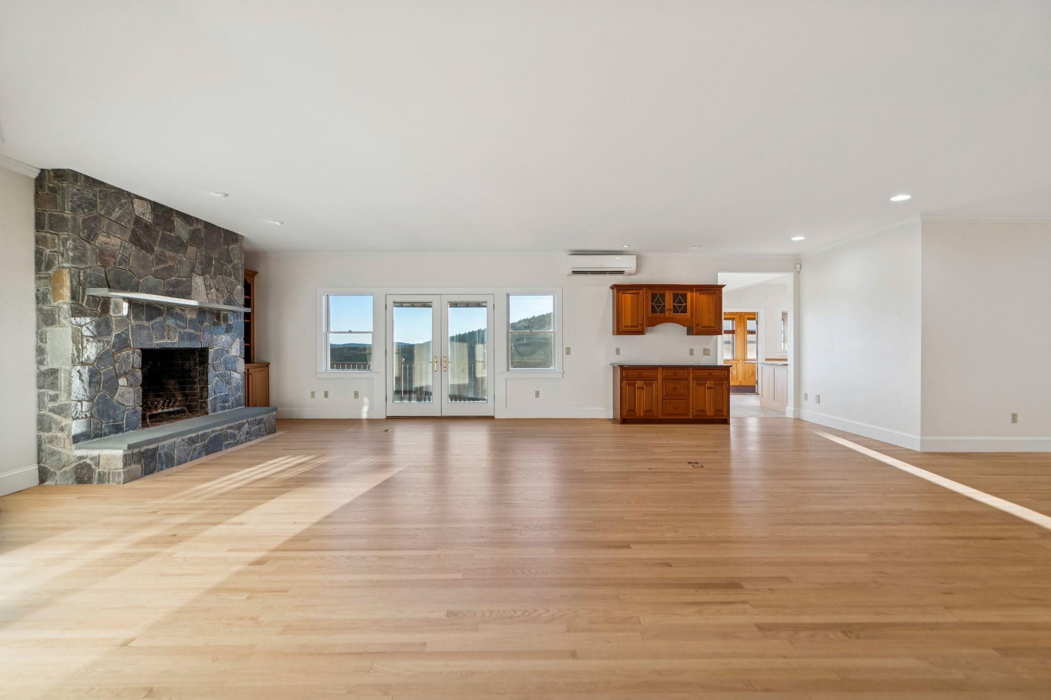 Lebanon, New Hampshire 03766, United States, 3 Bedrooms Bedrooms, ,3 BathroomsBathrooms,Residential,Active,227159