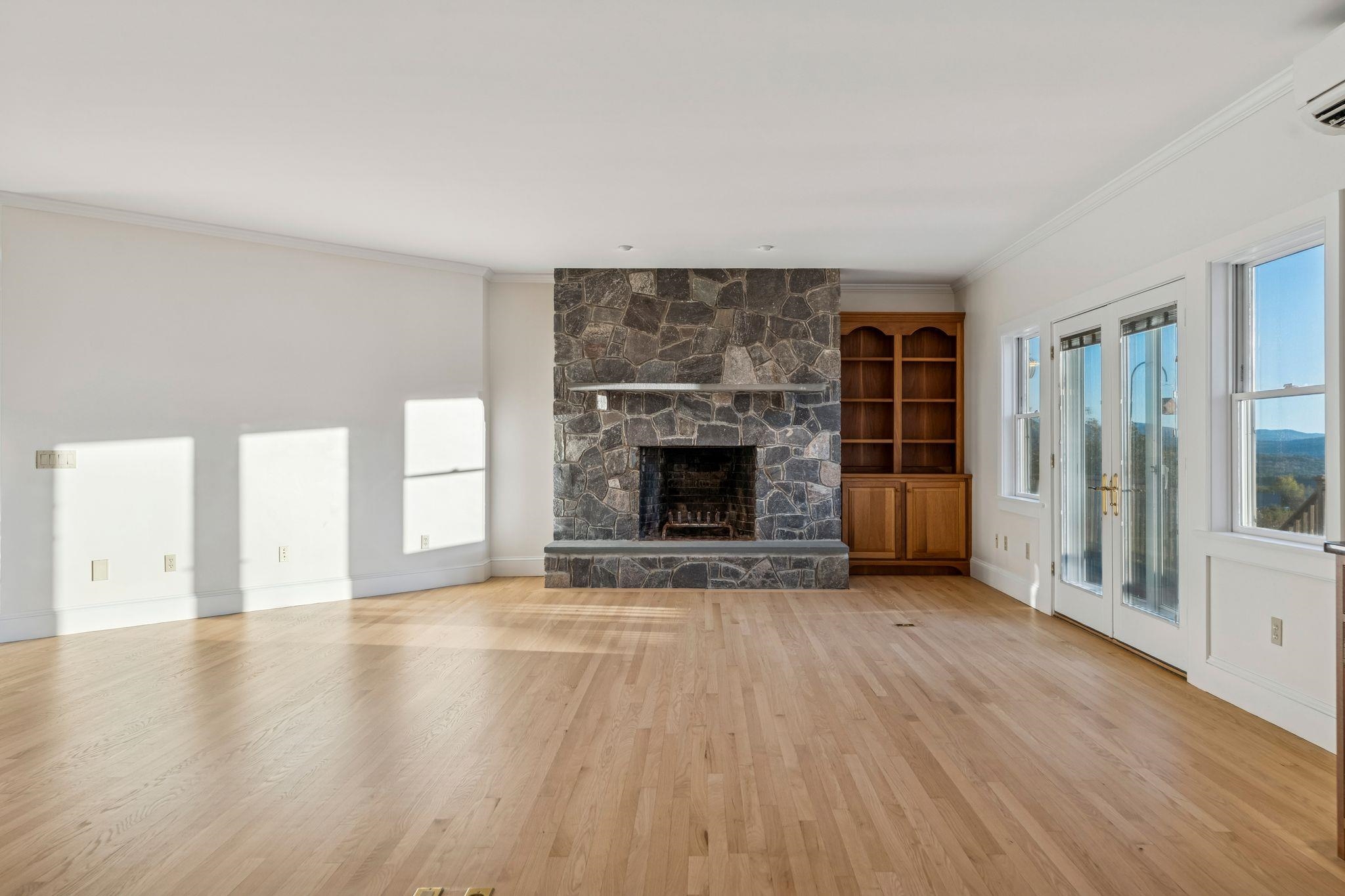 Lebanon, New Hampshire 03766, United States, 3 Bedrooms Bedrooms, ,3 BathroomsBathrooms,Residential,Active,227159