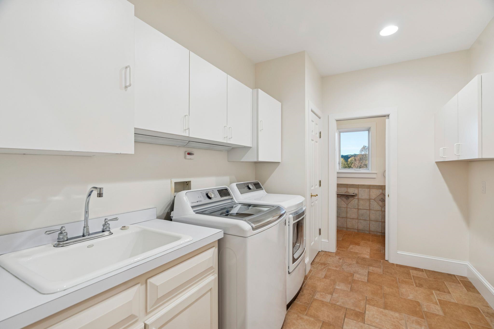 Lebanon, New Hampshire 03766, United States, 3 Bedrooms Bedrooms, ,3 BathroomsBathrooms,Residential,Active,227159